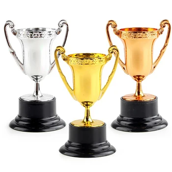 1 Pc Пластмасови малки награди трофеи Детска награда Мини трофей Детски наградни чаши Детски училищни спортове Награждаващи консумативи