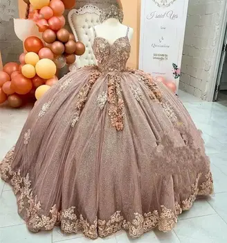 Charro vestidos de 15 años Quinceanera Рокли с флорална дантела от розово злато Апликация принцеса Sweet 16 Абитуриентска рокля